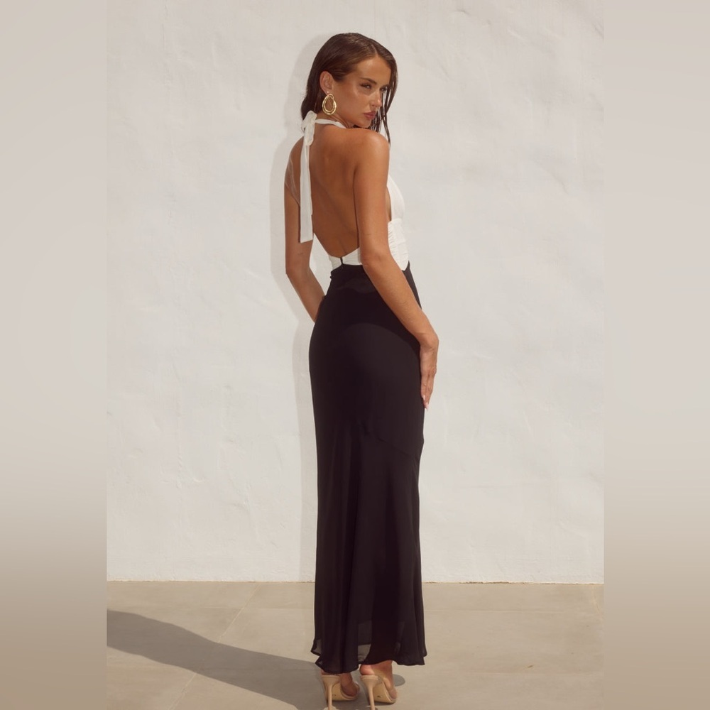 RUNAWAY THE LABEL Tenaya Plunge V Neck Maxi Dress Black White Size Medium NWT - Picture 3 of 10
